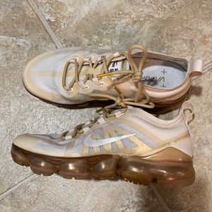 Size 6.5 Nike vapormax gold